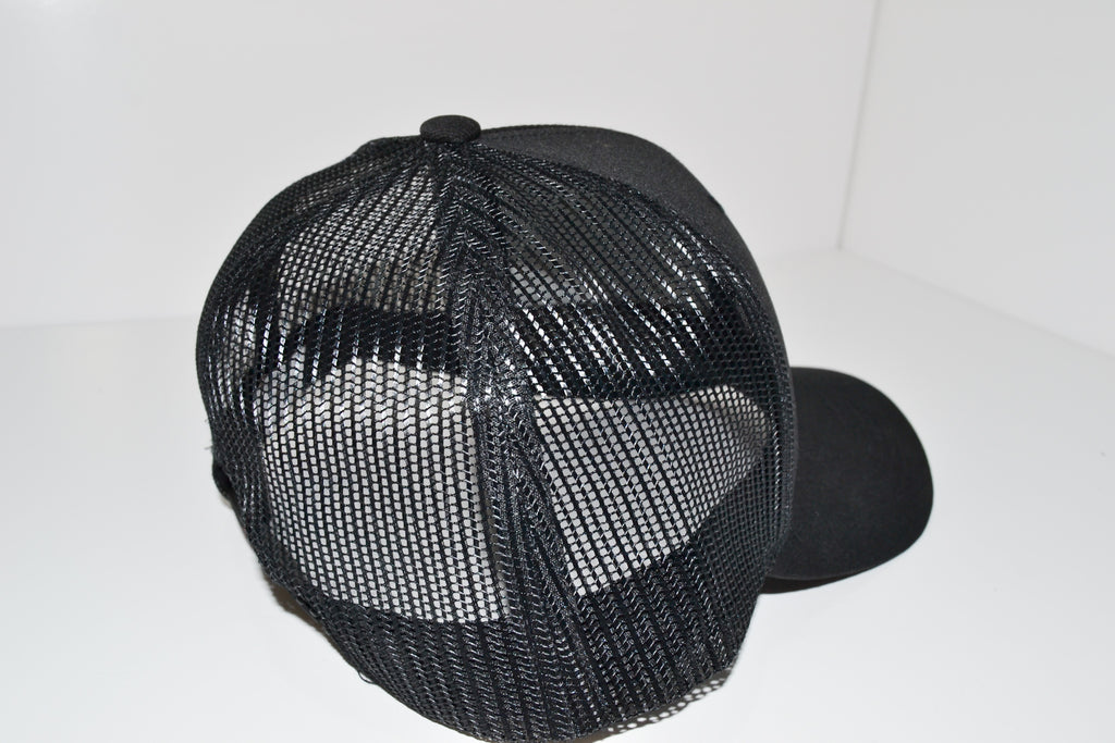 Gorra Woofh Trucker– Stealth Black Edition