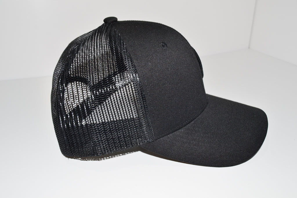 Gorra Woofh Trucker– Stealth Black Edition