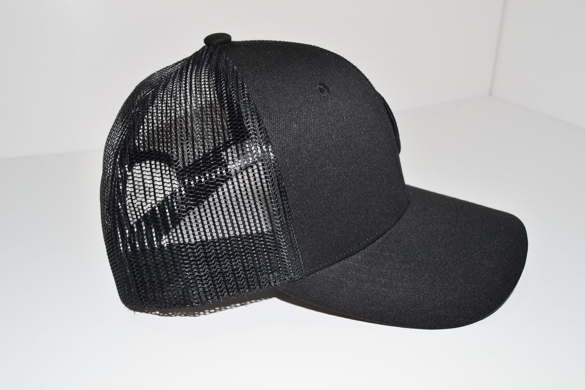 Gorra Woofh Trucker– Stealth Black Edition